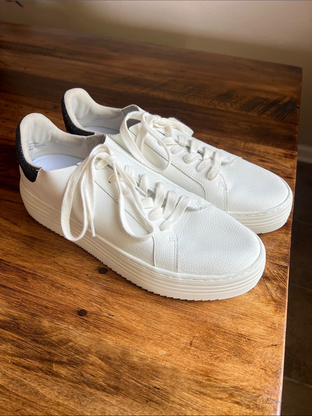 Joy Performance Women’s 11 Comfort Leather Sneakers White Black Glitter Tab